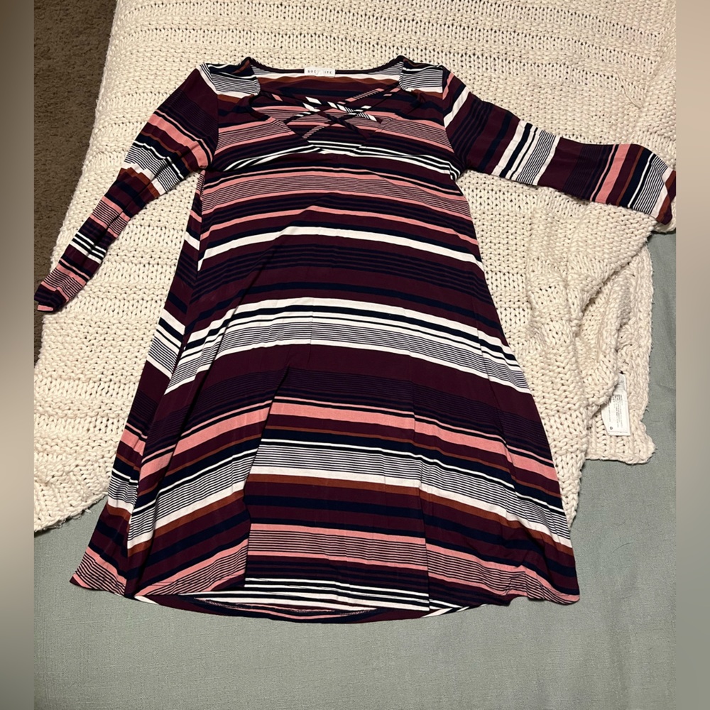 Socialite stripped dress with 3/4 length sleeves and pockets